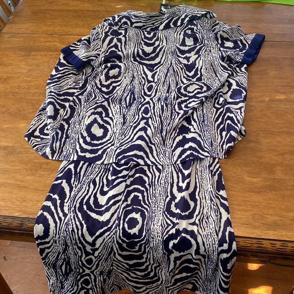 Dress - Picture 3 of 5